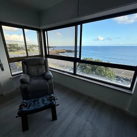 Апартаменты Beachfront Amazing Location - 19th Hole Понта-Делгада