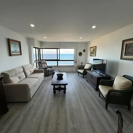 Апартаменты Beachfront Amazing Location - 19th Hole Понта-Делгада