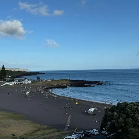 Beachfront Amazing Location - 19th Hole Апартаменты Понта-Делгада